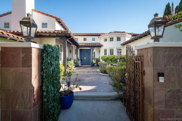 7992 Paseo Esmerado, Carlsbad, CA 92009