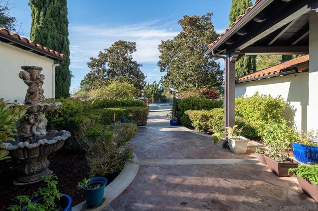 7992 Paseo Esmerado, Carlsbad, CA 92009