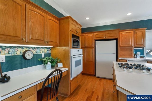 1775 Snowbird Dr NW, Salem, OR 97304