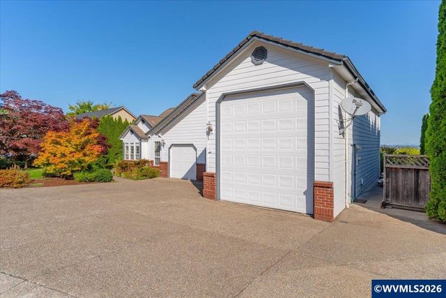 1775 Snowbird Dr NW, Salem, OR 97304