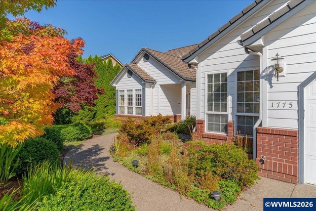 1775 Snowbird Dr NW, Salem, OR 97304