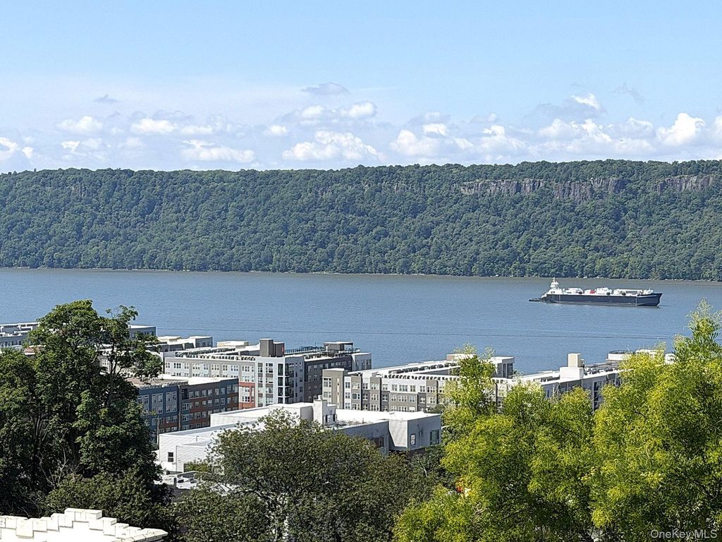 250 N Broadway PHD, Yonkers, NY 10701 — exterior