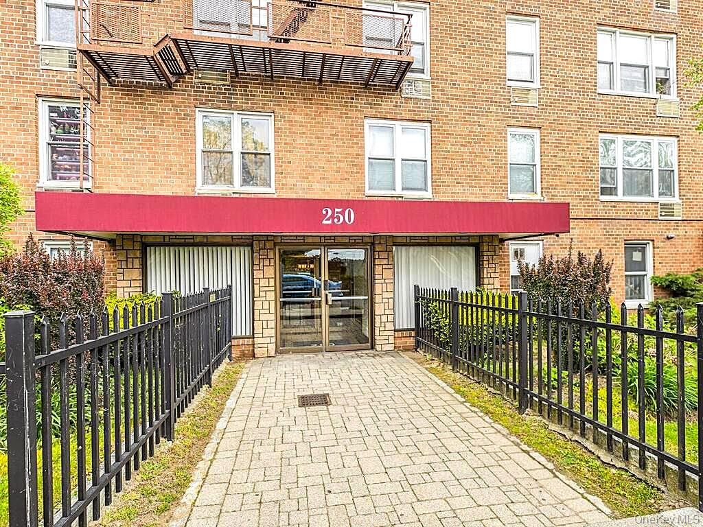 250 N Broadway PHD, Yonkers, NY 10701 — photo 4