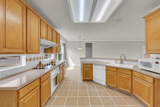 221 Woodlake Drive, Murphy, TX 75094