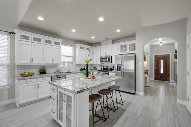 10 Canterborough Place, Tomball, TX 77375