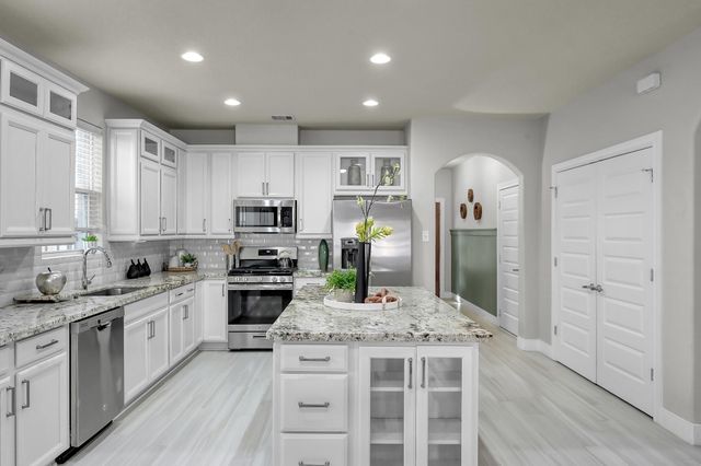 10 Canterborough Place, Tomball, TX 77375