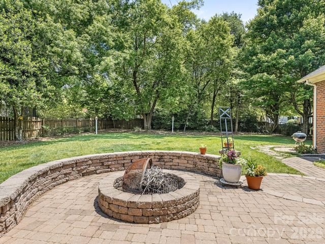 9627 Penshurst Trace, Charlotte, NC 28210