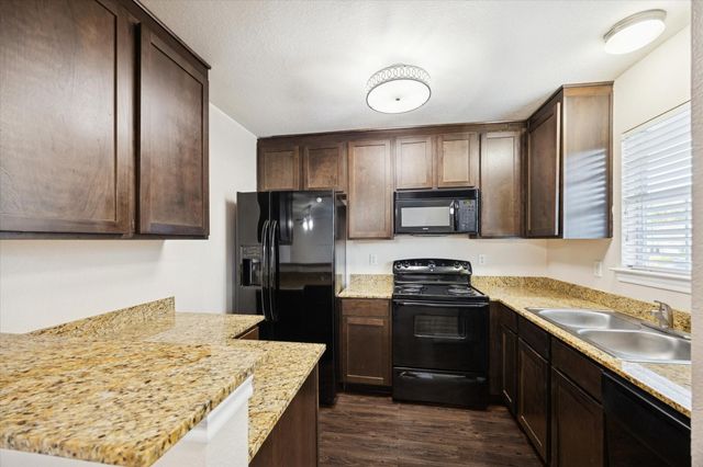 214 W 17th Street 16, Houston, TX 77008