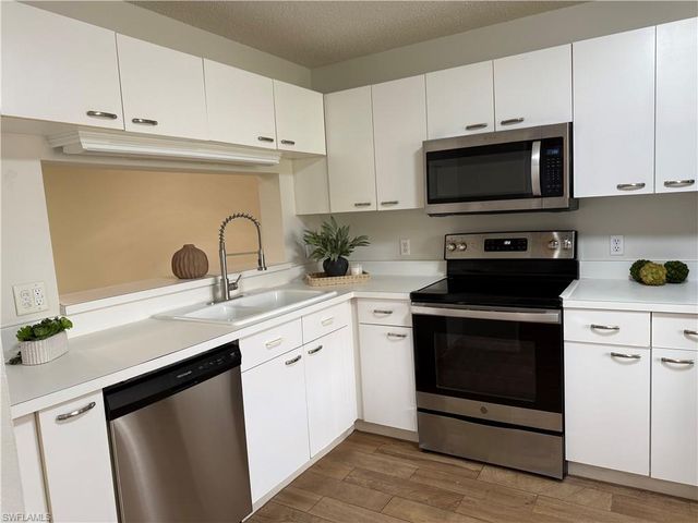 7750 Jewel LN 103, Naples, FL 34109