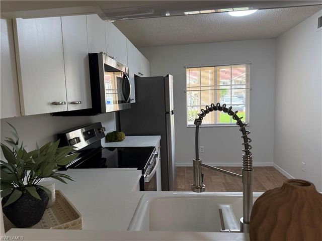 7750 Jewel LN 103, Naples, FL 34109