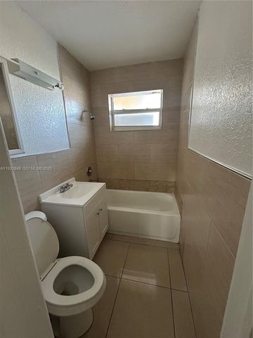 1501 Lauderdale Villa Dr, Fort Lauderdale, FL 33311