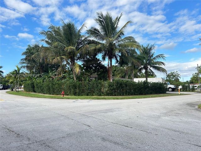 1501 Lauderdale Villa Dr, Fort Lauderdale, FL 33311