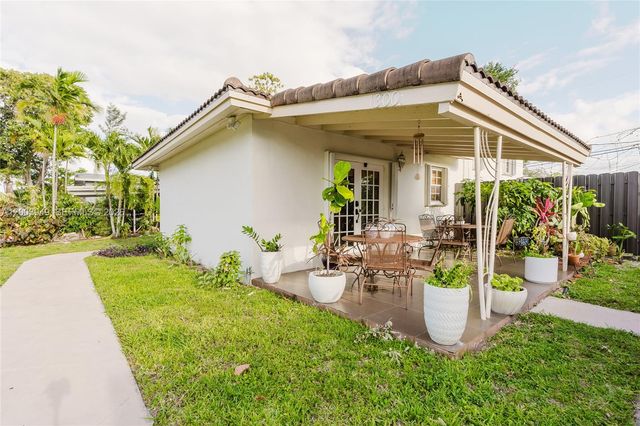 1300 NE 204th St 1300, Miami, FL 33179