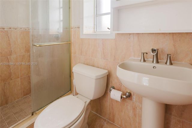 1300 NE 204th St 1300, Miami, FL 33179