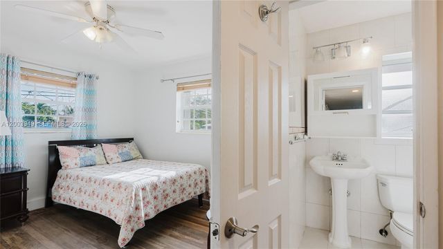 1300 NE 204th St 1300, Miami, FL 33179