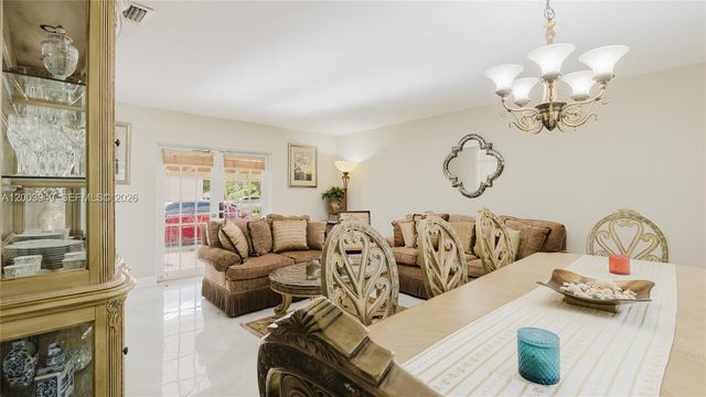 1300 NE 204th St 1300, Miami, FL 33179