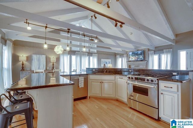 917 MOUNTAIN BRANCH CIRCLE, Vestavia Hills, AL 35226