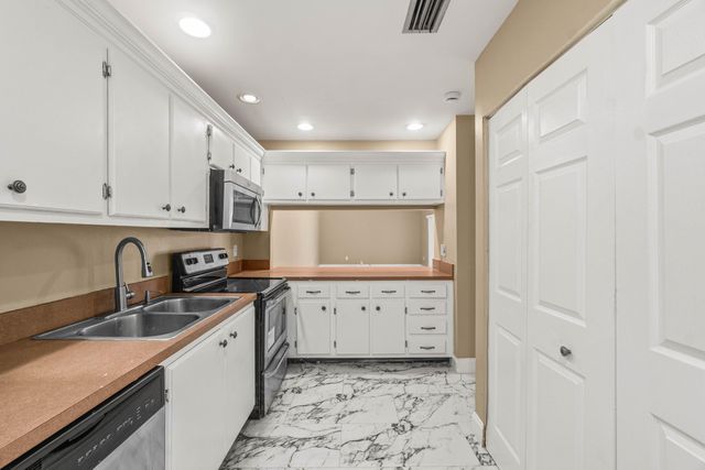 4585 Holly Lake Drive, Lake Worth, FL 33463