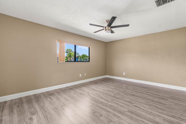 4585 Holly Lake Drive, Lake Worth, FL 33463