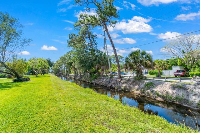 4585 Holly Lake Drive, Lake Worth, FL 33463