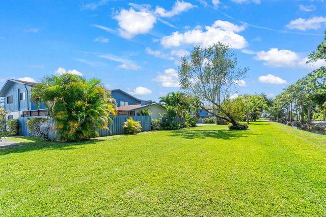 4585 Holly Lake Drive, Lake Worth, FL 33463