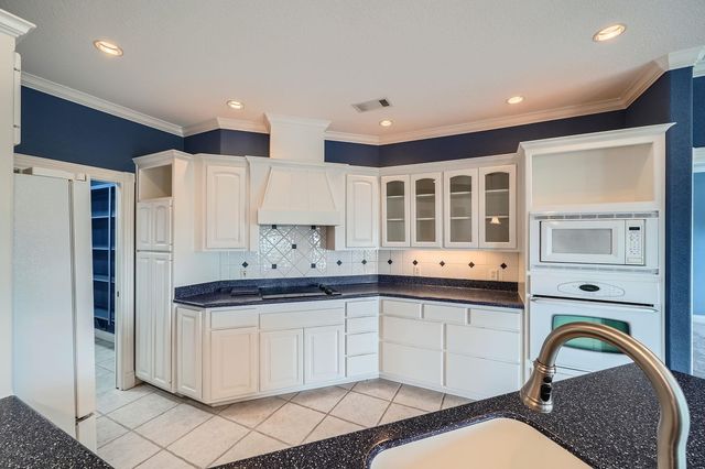 128 Oak Crest DR, Bertram, TX 78605