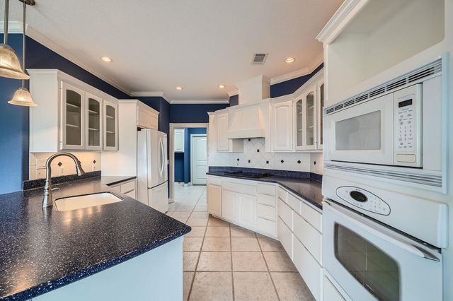 128 Oak Crest DR, Bertram, TX 78605