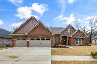 7504 Flint Crossing Circle, Owens Cross Roads, AL 35763