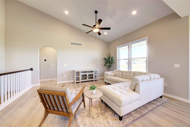 688 Round Rock Drive, Howell, MI 48843