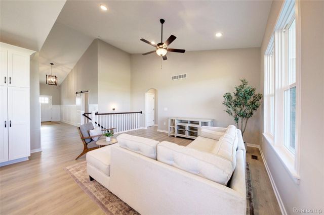 688 Round Rock Drive, Howell, MI 48843