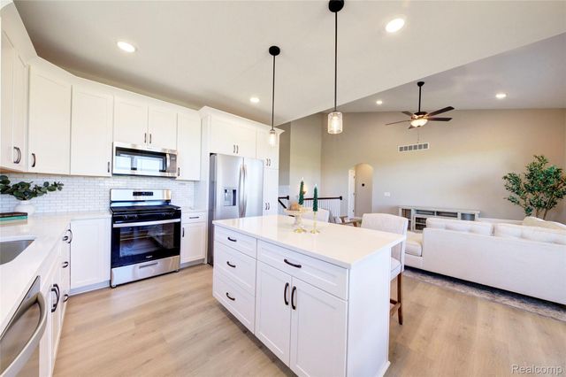 688 Round Rock Drive, Howell, MI 48843