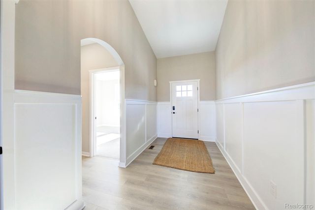 688 Round Rock Drive, Howell, MI 48843