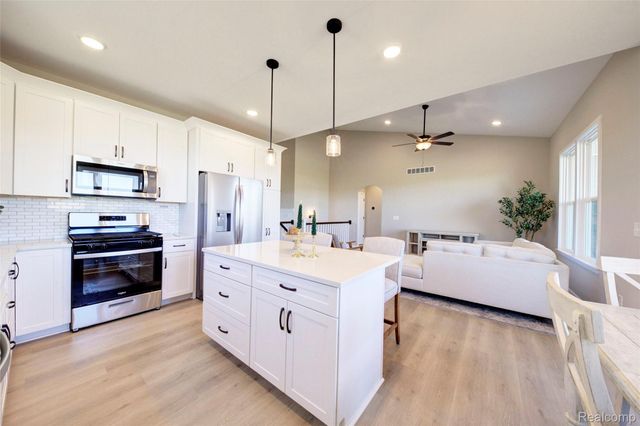 688 Round Rock Drive, Howell, MI 48843