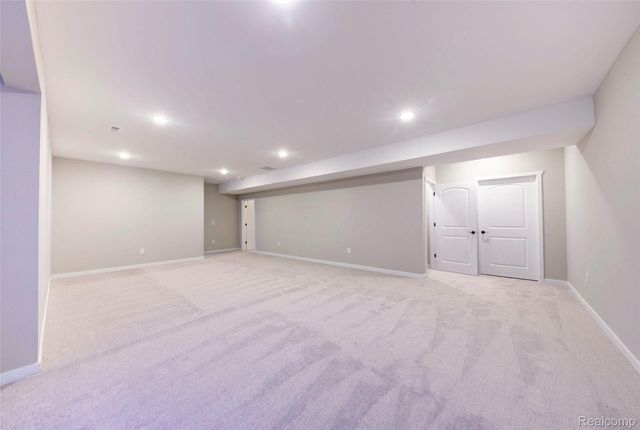 688 Round Rock Drive, Howell, MI 48843