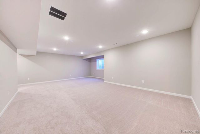 688 Round Rock Drive, Howell, MI 48843