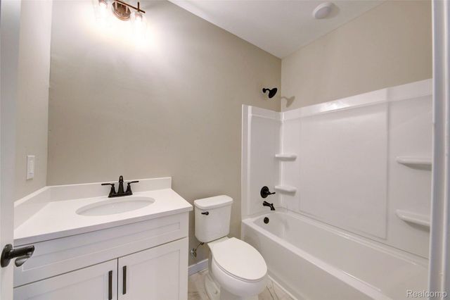 688 Round Rock Drive, Howell, MI 48843