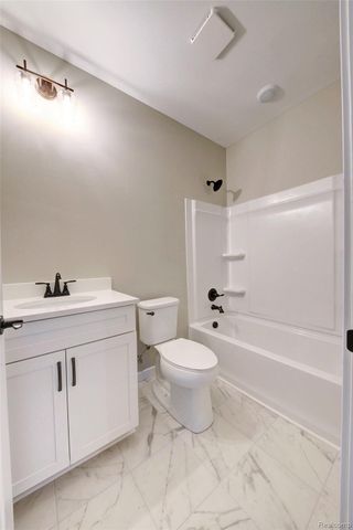 688 Round Rock Drive, Howell, MI 48843