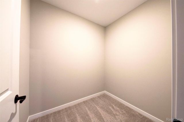 688 Round Rock Drive, Howell, MI 48843