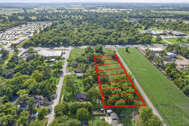 205 W Columbus Drive, Wharton, TX 77488