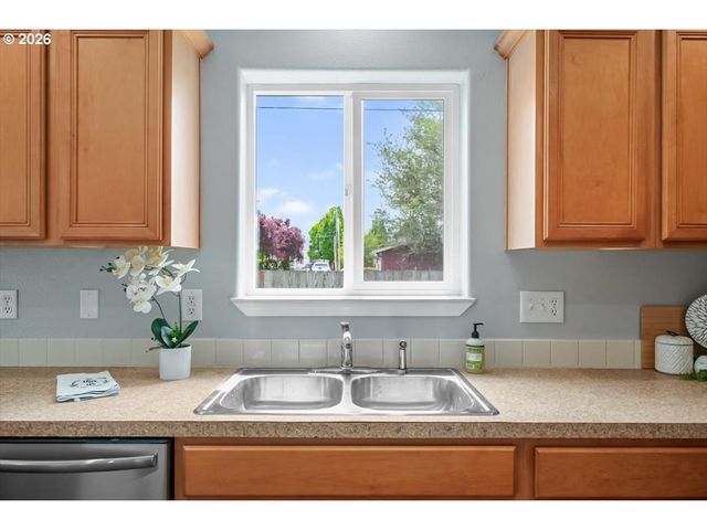 2808 20TH Ave, Albany, OR 97322