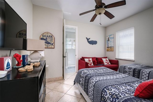 4118 5TH AVENUE, Holmes Beach, FL 34217