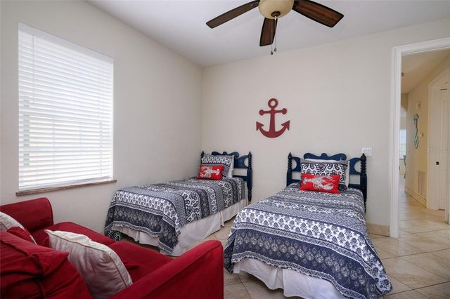 4118 5TH AVENUE, Holmes Beach, FL 34217