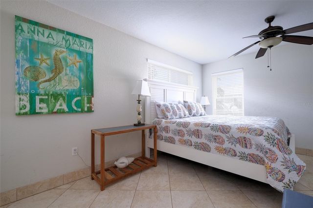 4118 5TH AVENUE, Holmes Beach, FL 34217