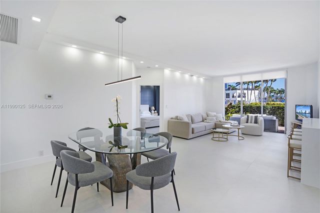 19101 Mystic Pointe Dr 111, Aventura, FL 33180