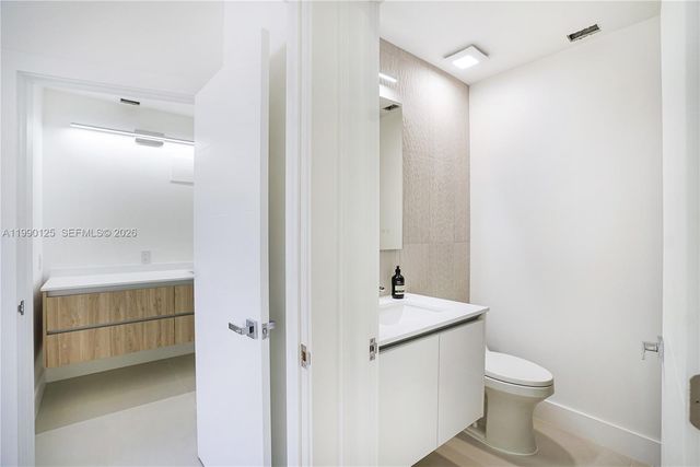 19101 Mystic Pointe Dr 111, Aventura, FL 33180