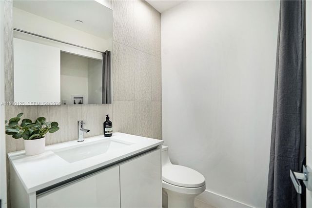 19101 Mystic Pointe Dr 111, Aventura, FL 33180