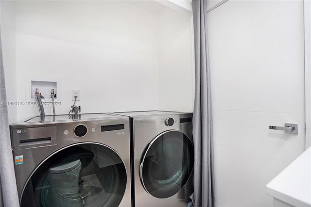 19101 Mystic Pointe Dr 111, Aventura, FL 33180