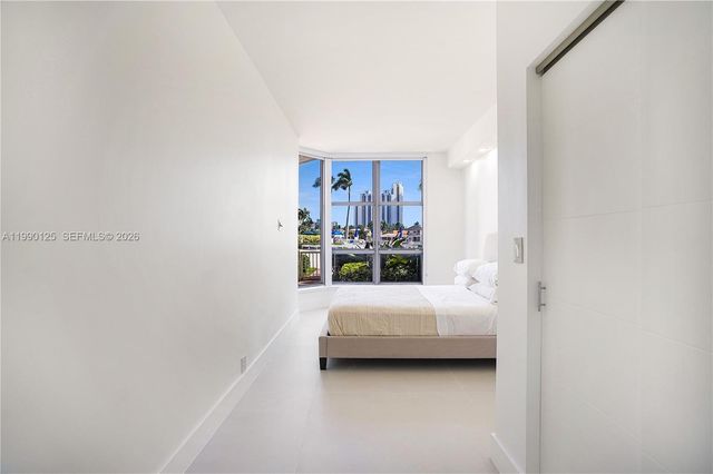 19101 Mystic Pointe Dr 111, Aventura, FL 33180