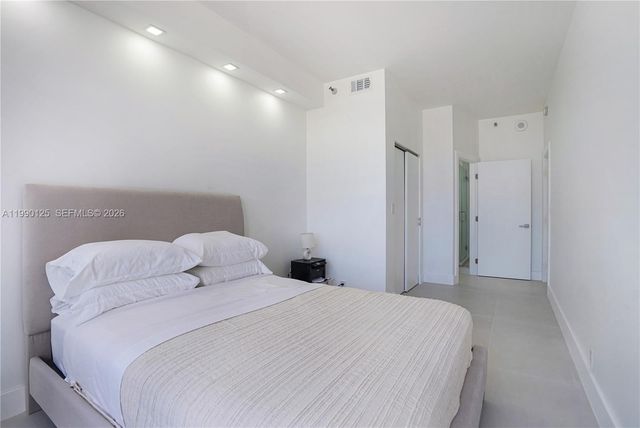 19101 Mystic Pointe Dr 111, Aventura, FL 33180