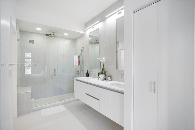 19101 Mystic Pointe Dr 111, Aventura, FL 33180